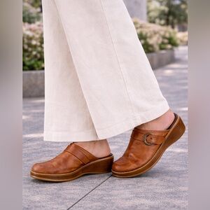 Earth Daphne Leather Mules Brown Tan Slip On Comfort Shoes Women’s 6.5